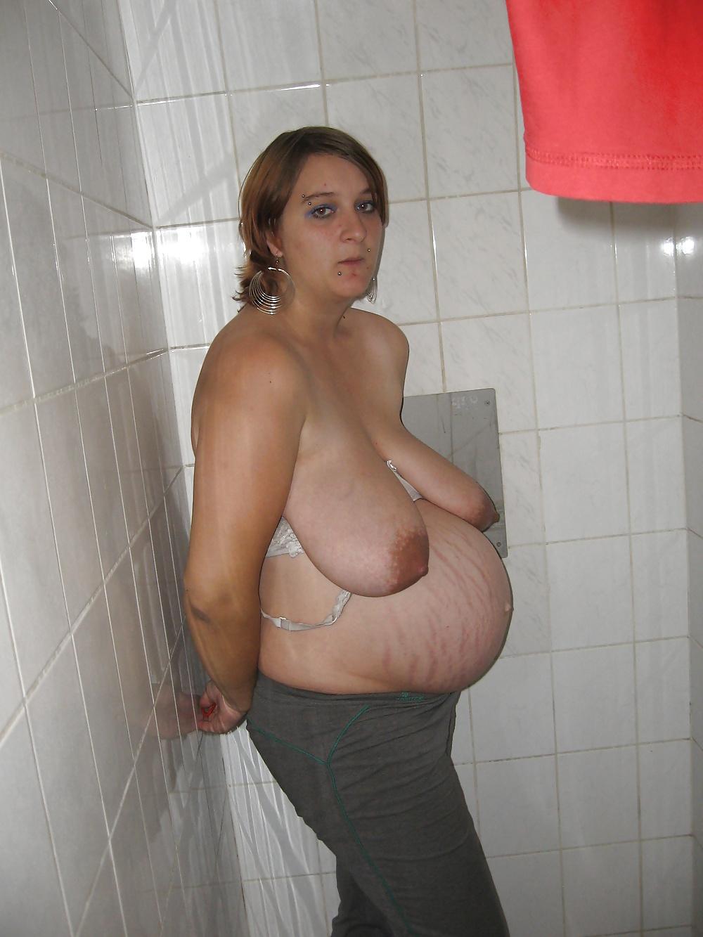 10P Pregnant On Bathroom
