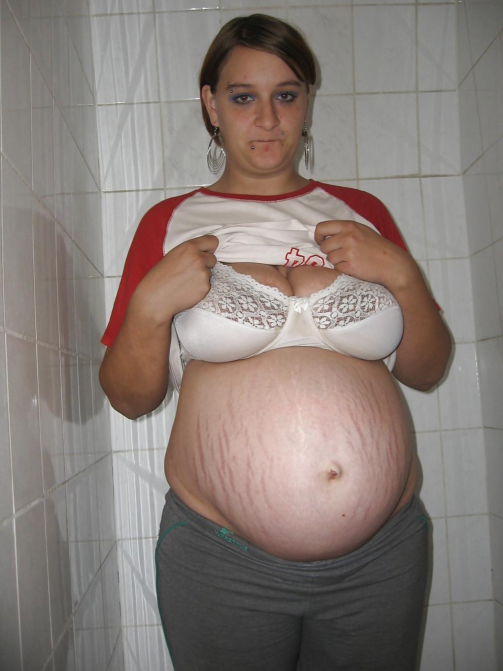 10P Pregnant On Bathroom