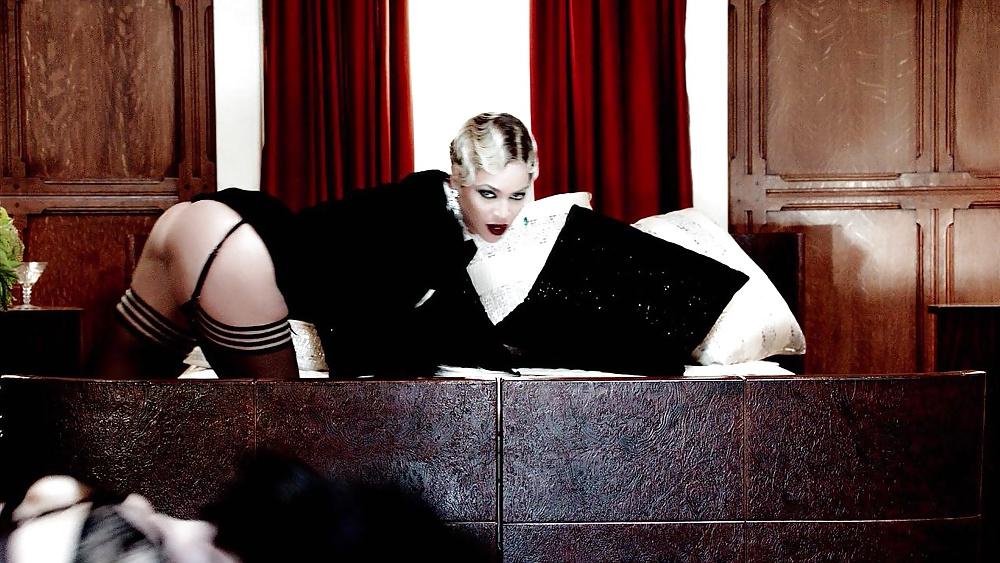 25P Beyonce - Haunted video HQ caps