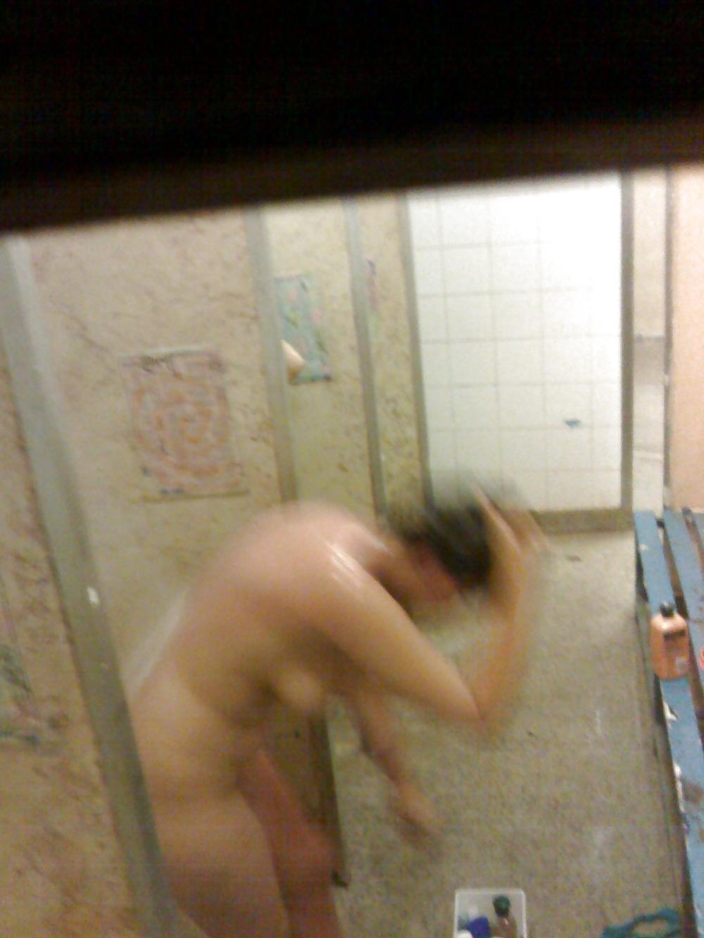 9P Israeli Army Girls - Shower Voyeur - 16.02.10