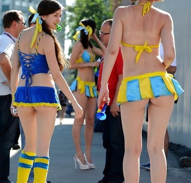 25P Miniskirt etiquette (is there such a thing?)