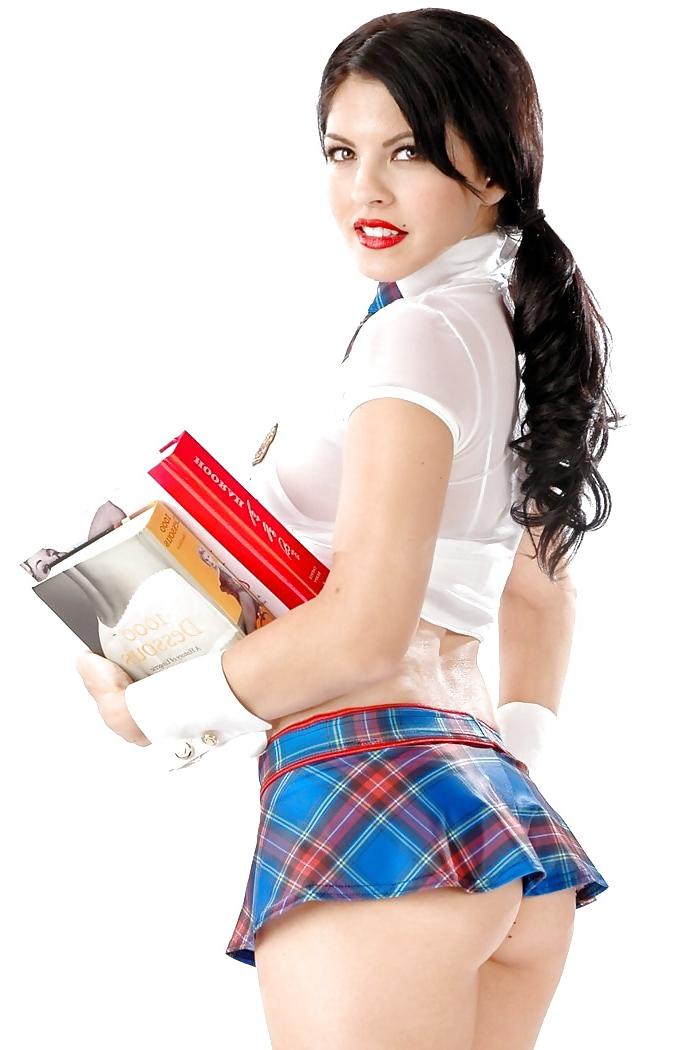 25P Miniskirt etiquette (is there such a thing?)