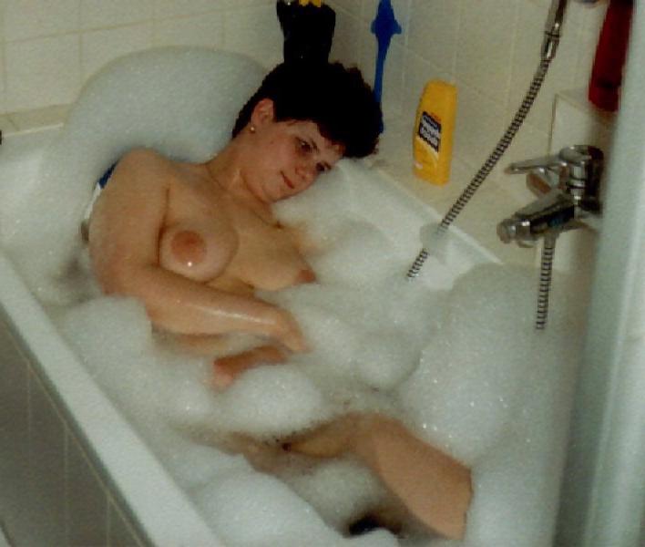 5P Bathing Wife