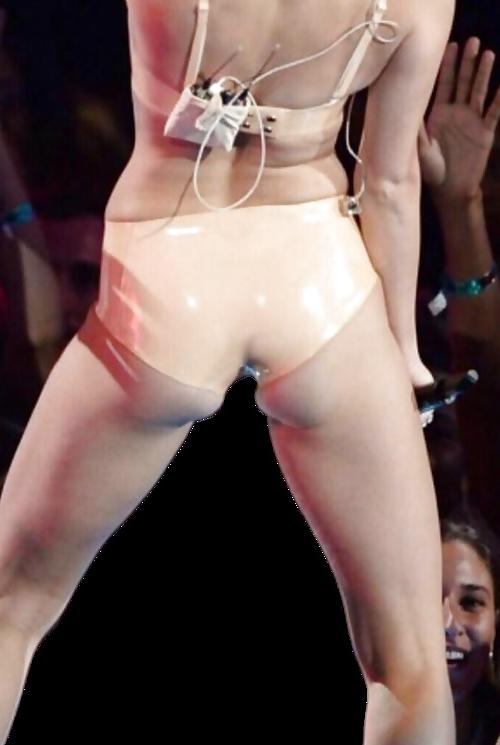 25P Miley likes to play in public