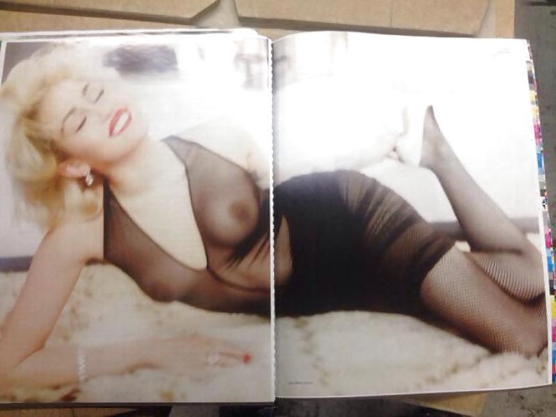 25P Miley likes to play in public