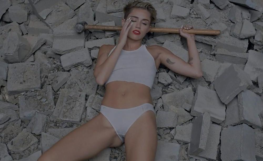 25P Miley likes to play in public