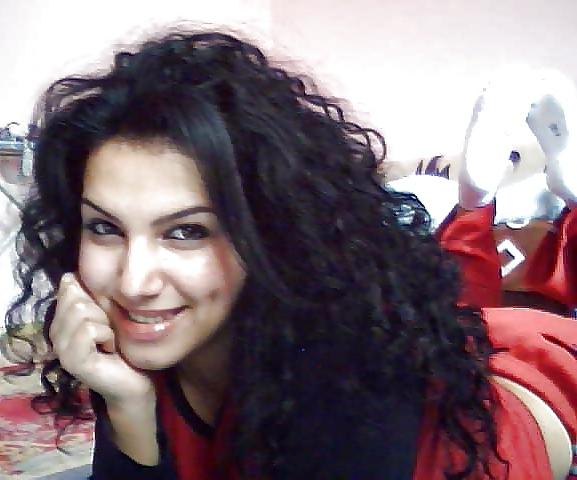 25P Gorgeous females with curly hair
