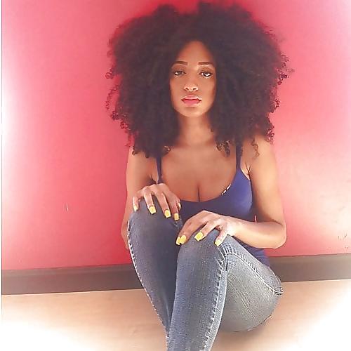 25P Gorgeous females with curly hair