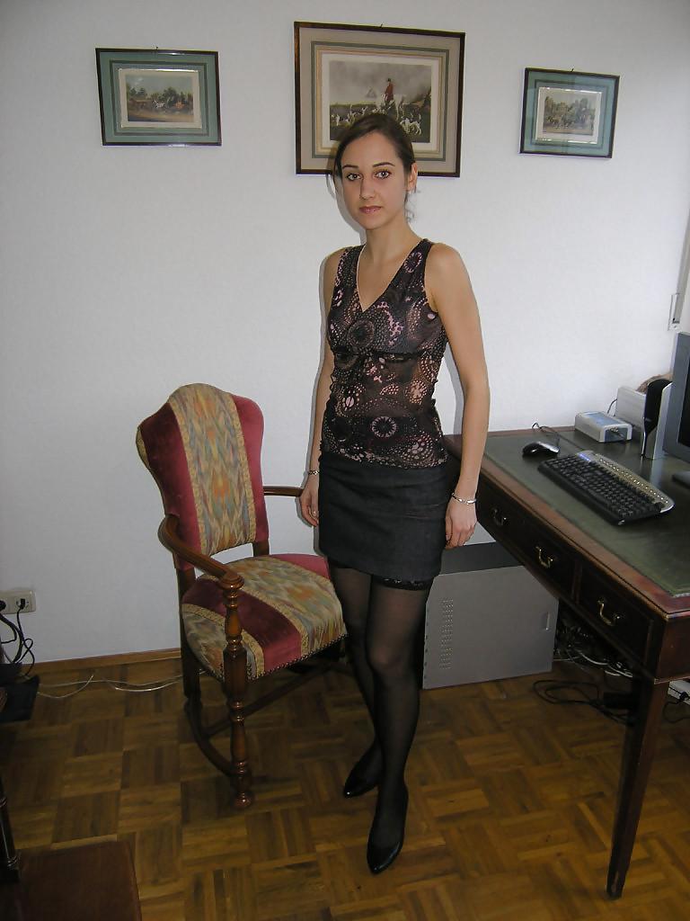 12P Hotlegs-miniskirt babe21