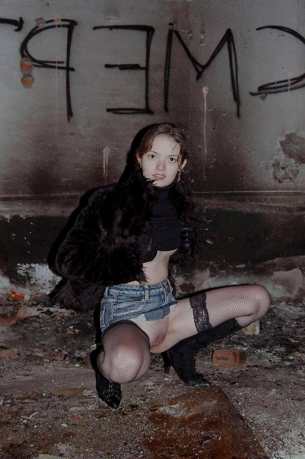 25P Hotlegs-miniskirt babe19