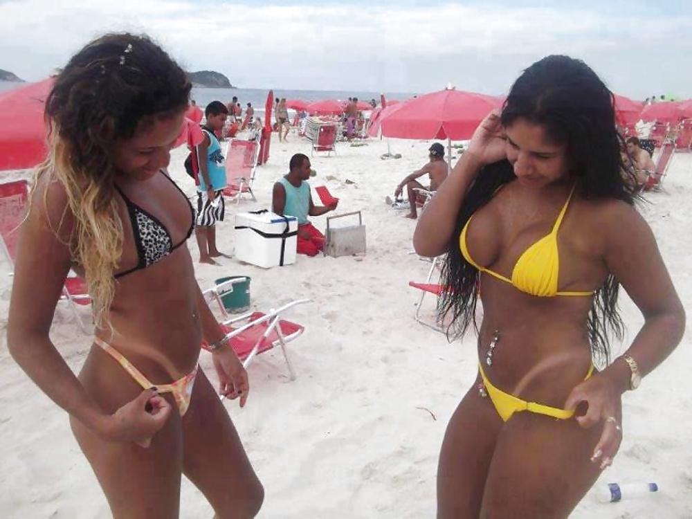 25P 25 Brazilian women wearing bikini!