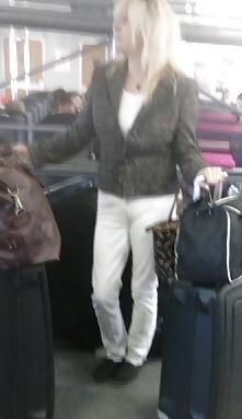 8P Blonde Milf in Tight White Jeans White Levi's
