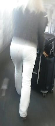 8P Blonde Milf in Tight White Jeans White Levi's