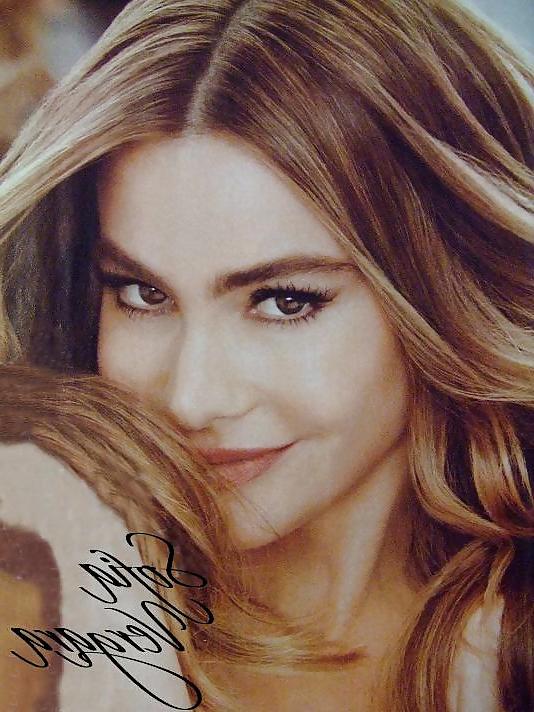 16P Sofia Vergara Get's a Man Milk Facial