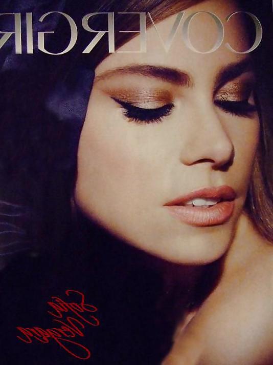 16P Sofia Vergara Get's a Man Milk Facial