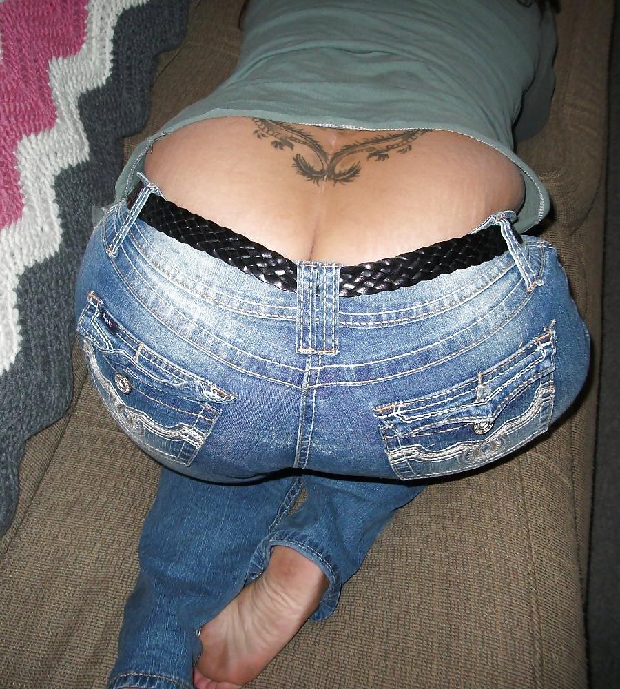 9P Ass in jeans
