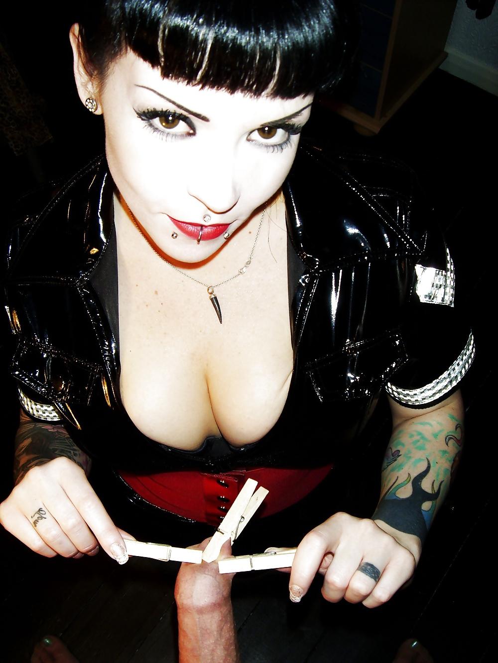 25P Mistress Cherrylips
