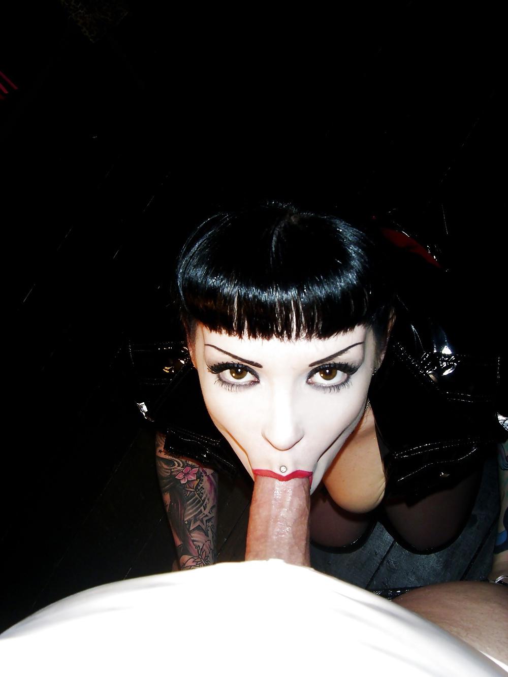 25P Mistress Cherrylips