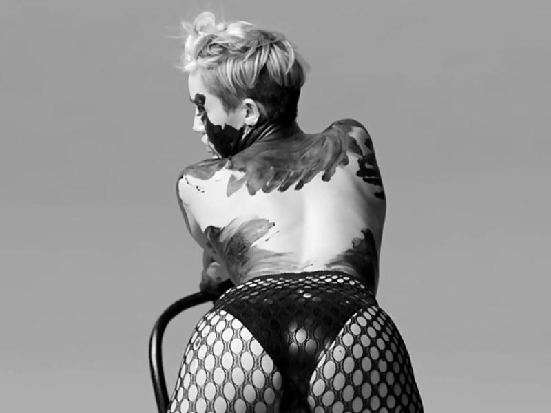 18P Miley Cyrus in Backdrop Bangerz Tour Video