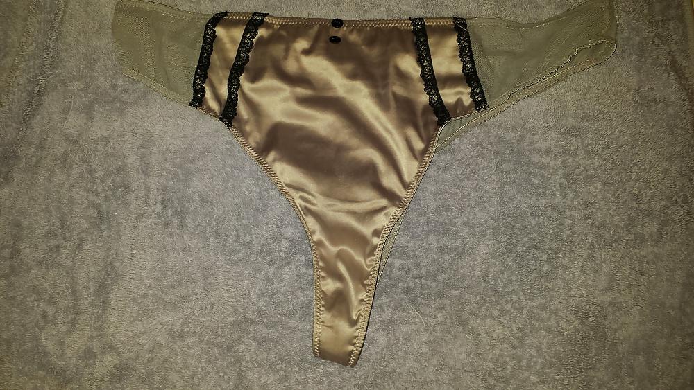 12P Wifes thong