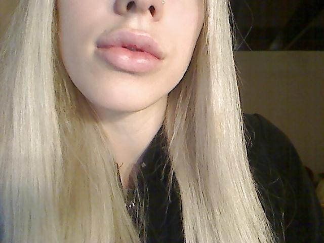 16P Bimbo cocksucking lips