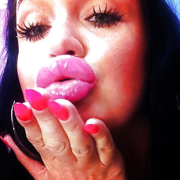 16P Bimbo cocksucking lips