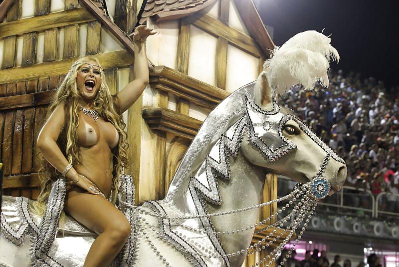 23P Sexy Brazilian Carnaval Pics