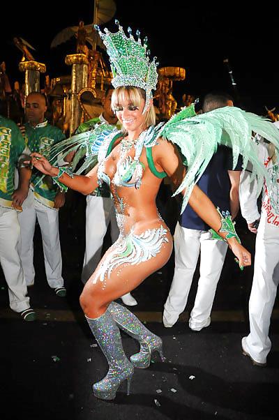 23P Sexy Brazilian Carnaval Pics