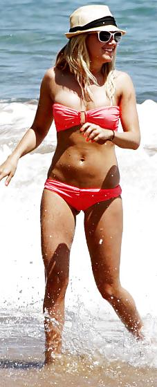 16P I jerk off to Ashley Tisdale