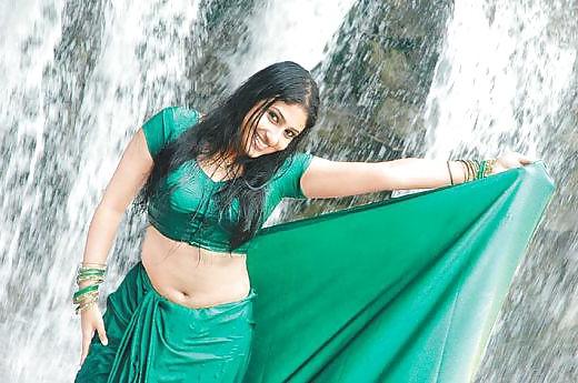14P ACTRESS GLAMOUR STILLS