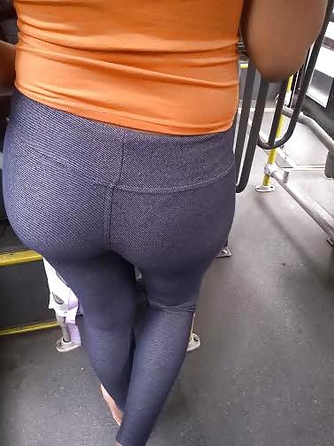 24P SDRUWS2 - WONDERFUL BRAZILIAN ASS IN TIGHT PANTS INSIDE BUS