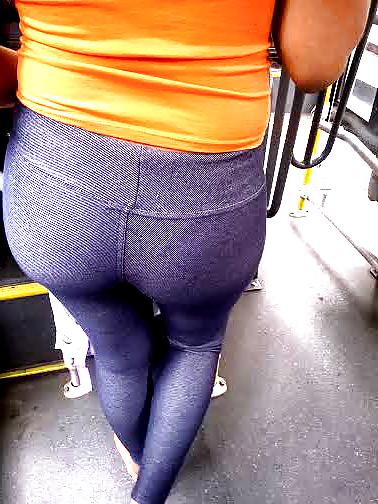 24P SDRUWS2 - WONDERFUL BRAZILIAN ASS IN TIGHT PANTS INSIDE BUS
