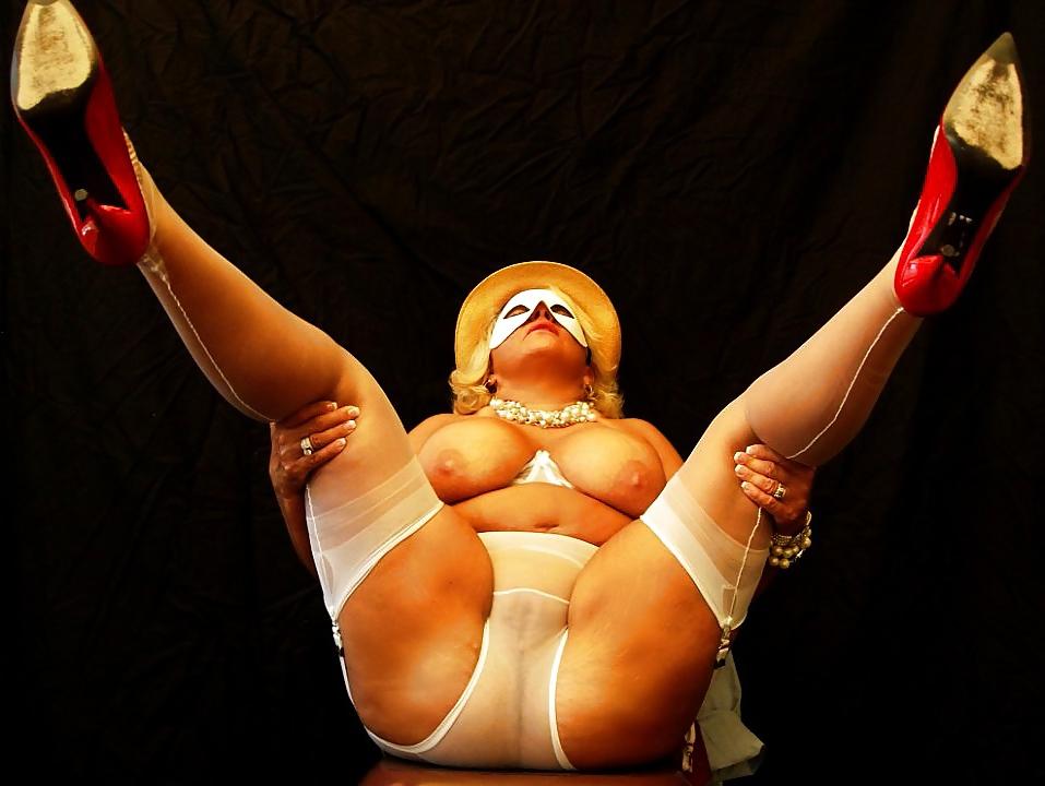 25P Curvy Busty Mature Slut 6