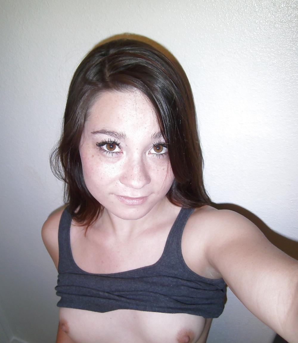25P Mirror Girls 17: Sexy Teen Self Shots