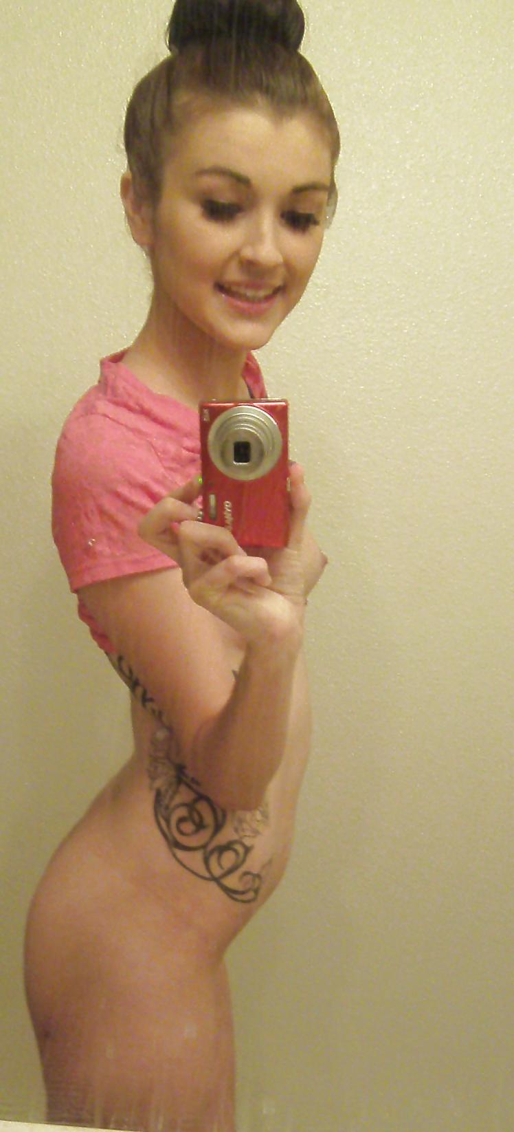 25P Mirror Girls 17: Sexy Teen Self Shots
