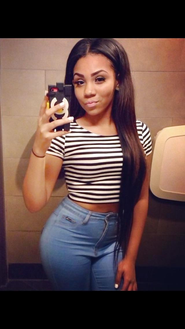 21P Dominican Latina babe very curvy hottie