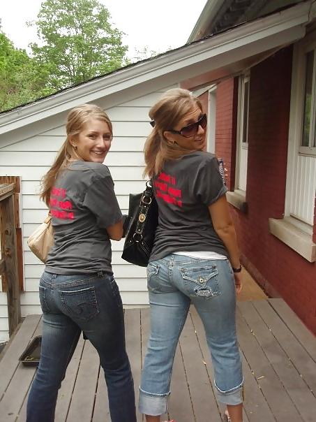 25P Ass In Tight Jeans 