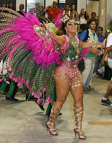 25P Sexy chubby brazilian singer preta gil