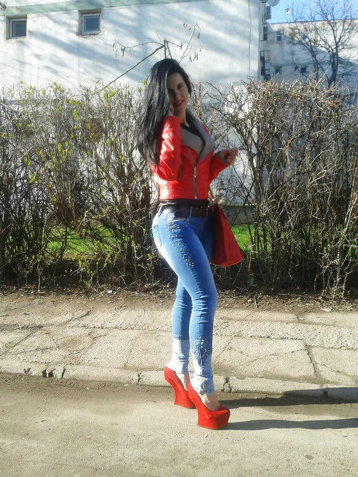 25P Teen sluts in tight jeans 1.