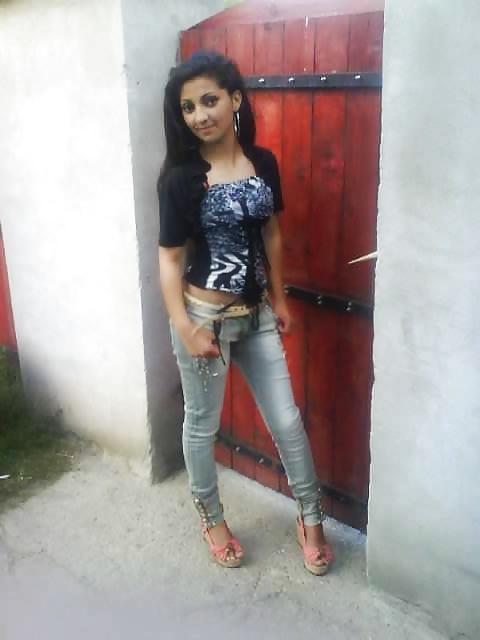 25P Teen sluts in tight jeans 1.