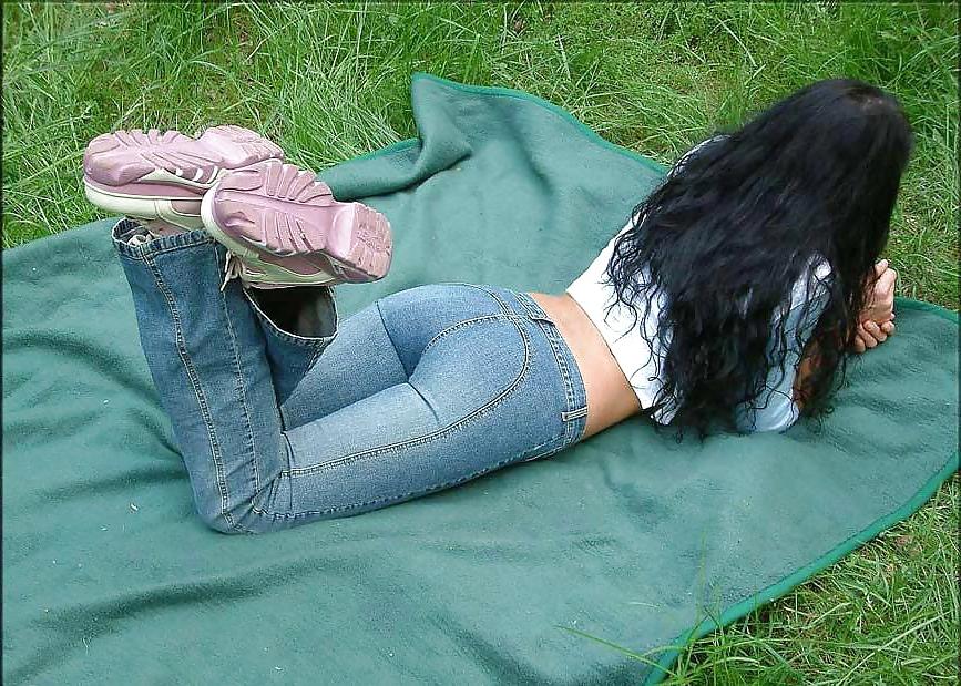 25P Teen sluts in tight jeans 1.