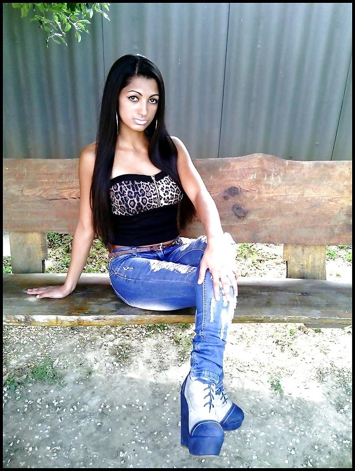 25P Teen sluts in tight jeans 1.