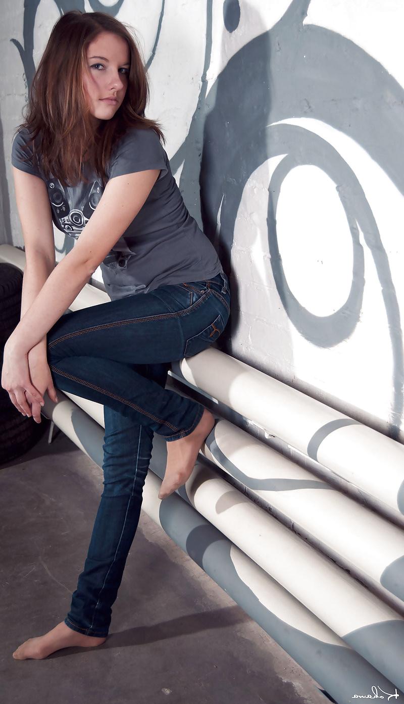 25P Jeans on Pantyhose