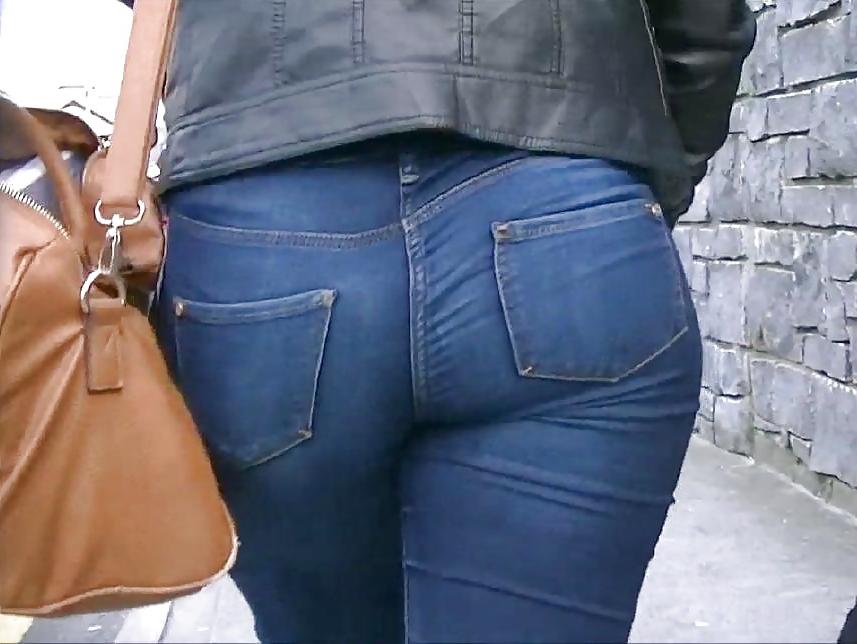 13P White Girls in tight Jeans ass