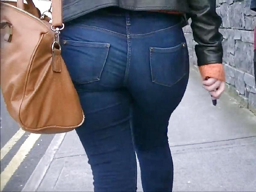 13P White Girls in tight Jeans ass