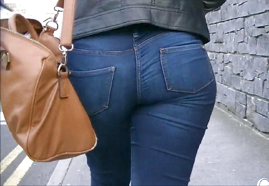 13P White Girls in tight Jeans ass