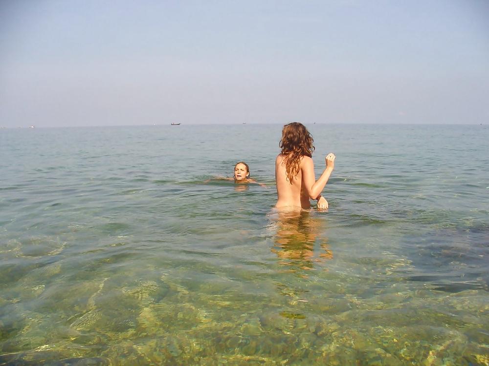15P Bathing between friends