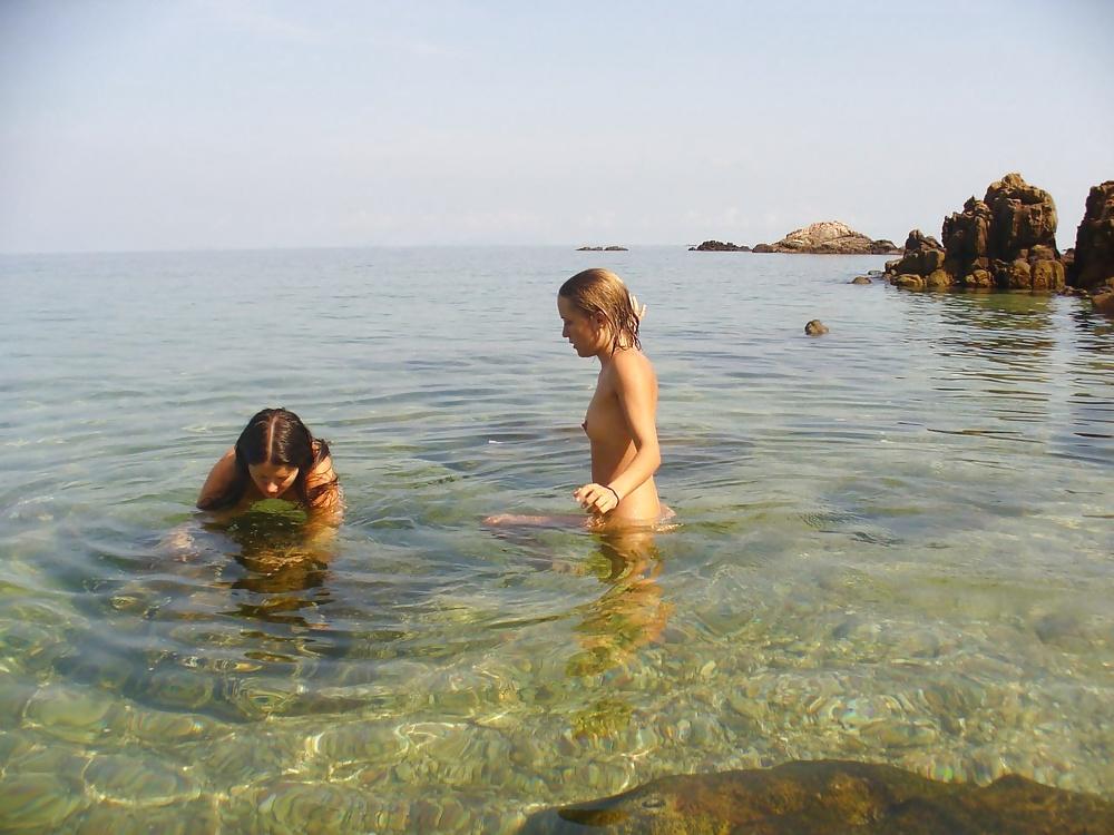 15P Bathing between friends