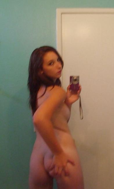 25P Mirror Girls 13: Sexy Teen Self Shots