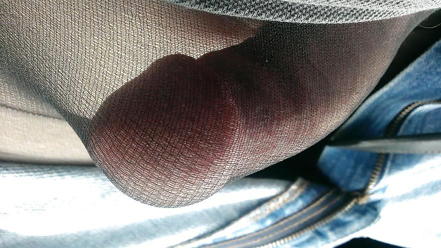 15P Black pantyhose under jeans